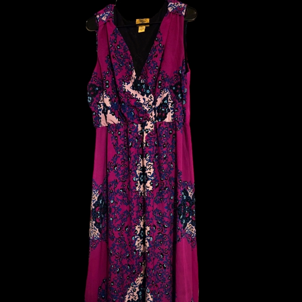 Long maxi sleeveless dress